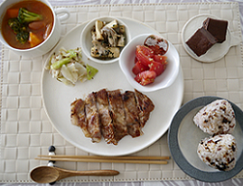 2018月8月のイーストクラスのメニュー